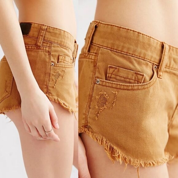 NWT Urban Outfitters BDG Dolphin Shorts Brown Size 27 Cotton Frayed Edge Boho - Picture 2 of 10